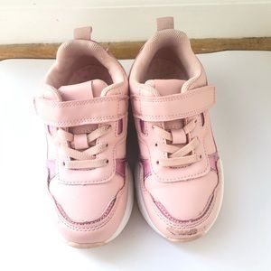 Girls athletic shoes